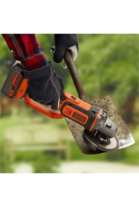 Акумуляторна угловая шлифмашина BLACK&DECKER BCG720M1